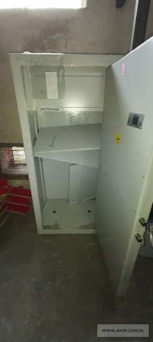 Sprzęt kwaterunkowy - pakiet zawierający 7 poz. asort. (wg oddzielnego wykazu), w tym m.in.: szafy metalowe na akta, sejf itp. 